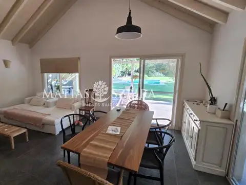 Casa en Venta con 4 cocheras