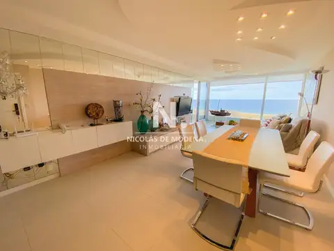 En venta comodo departamento de 3 Dormitorios en Mansa Punta del Este