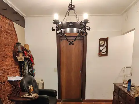 TIPO CASA AL FRENTE CON COCHERA