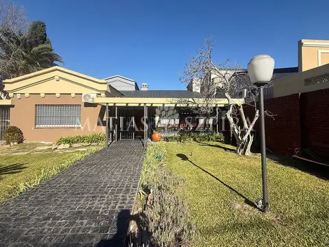Imponente chalet 7 AMBIENTES en Castelar Sur