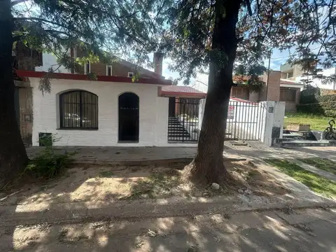 CASA 3 DORM PATIO SAN SALVADOR ESCRITURA