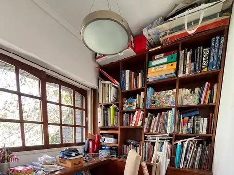 Casa 6 ambientes con 2 baños