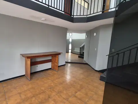 Oficina en Alquiler en Pilar Centro, $ 550.000
