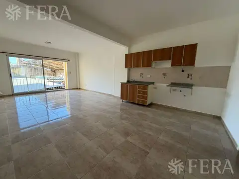Venta departamento monoambiente con balcón en Wilde