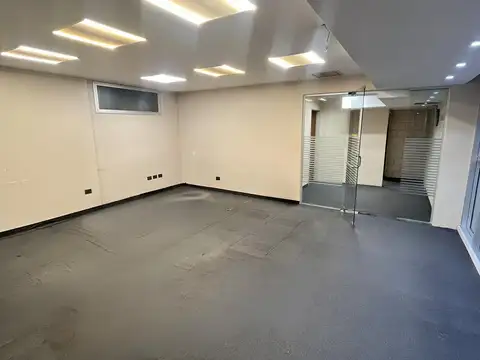 Oficina en Alquiler con 1 cochera