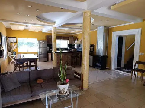 Casa 6 ambientes con 3 baños