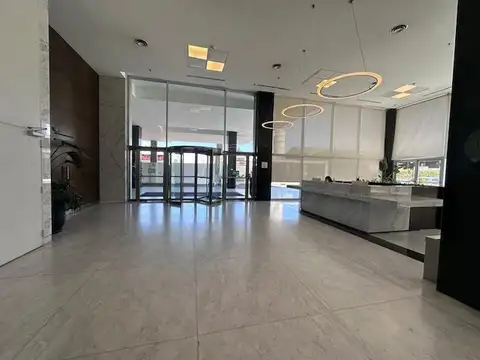 Oficina 5 ambientes con 4 baños
