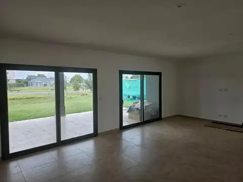 Casa 4 ambientes con 3 baños