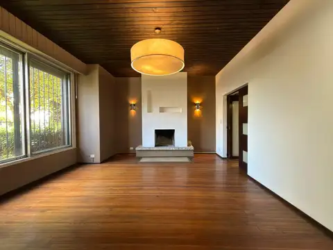 Casa en Alquiler con 2 cocheras