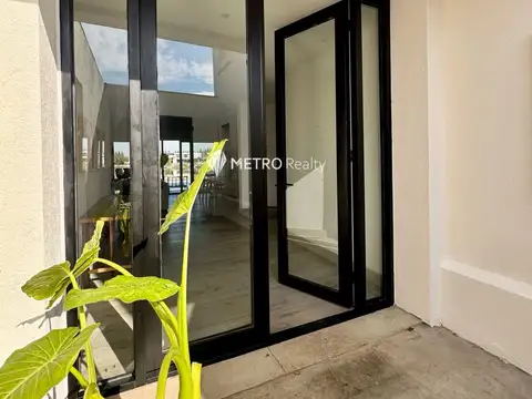 Casa en Alquiler con 1 cochera