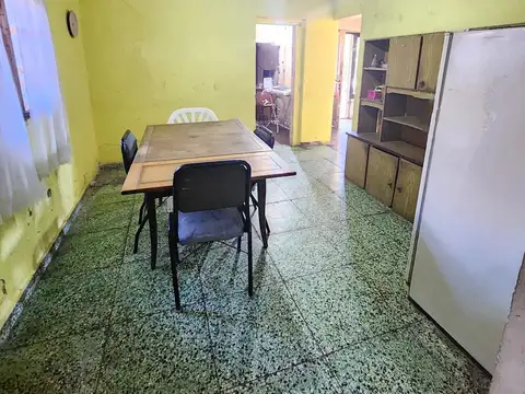 CASA a metros de estación (REFACCIONAR)