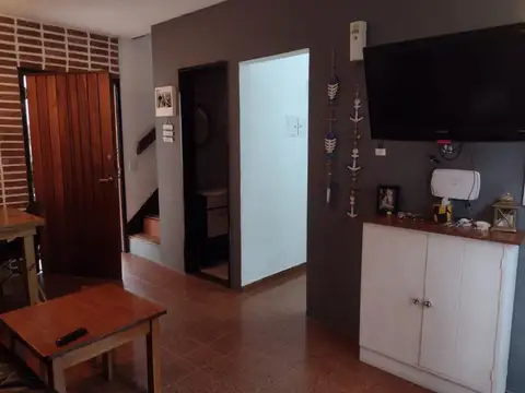 HERMOSO DUPLEX REFACCIONADO, 3 AMBIENTES, 71m2 TOTALES, PATIO Y PARRILLA