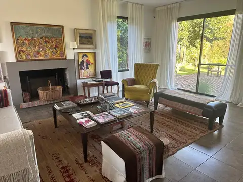Casa 5 ambientes con 2 baños