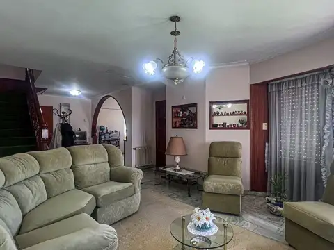 Casa 6 ambientes con 3 baños