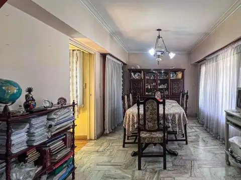 Venta Casa 6 ambientes Villa Primera amplio parqu