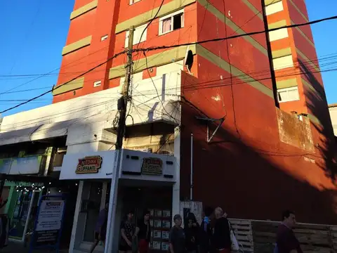 CHIOZZA 2800, Piso 1