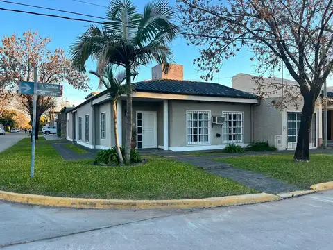 VENTA CASA 3 DORMITORIOS - BARRIO ESTE