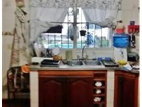 Casa 6 ambientes con 2 baños