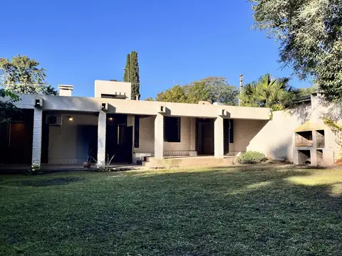 Casa 5 ambientes con 2 baños