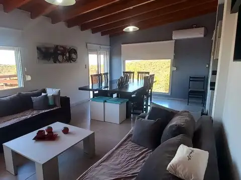 Casa 6 ambientes con 2 baños