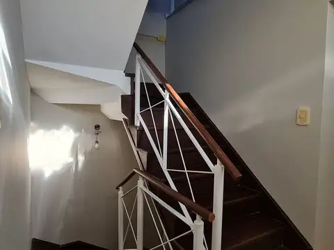 Depto Tipo Casa en Venta con 1 cocheras