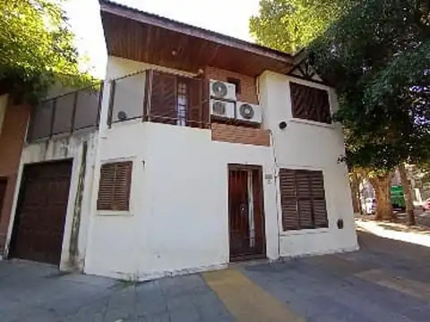 CASA Tipo ph, DE 3 AMB. C/GARAGE, TERRAZA Y PARRILLA.