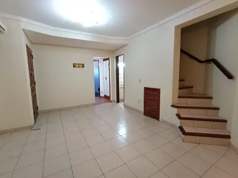 Casa en Alquiler con 1 cochera