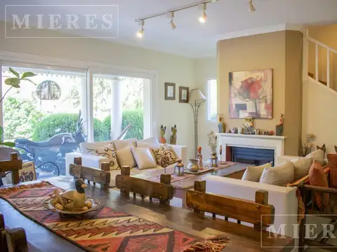 Casa en Alquiler con 1 cochera