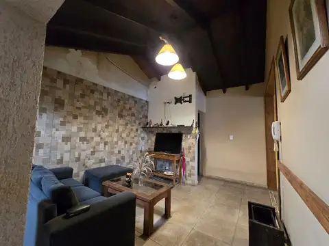 Casa 4 ambientes con 2 baños