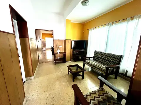 Casa en venta 2 dormitorios patio cochera Barrio Parque Casado
