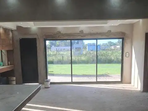 Casa 4 ambientes con 3 baños