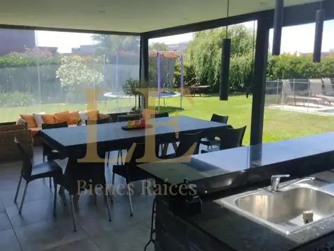 Casa en Venta en El Canton, USD 310.000