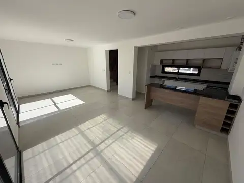 Depto Tipo Casa 3 ambientes con 2 baños