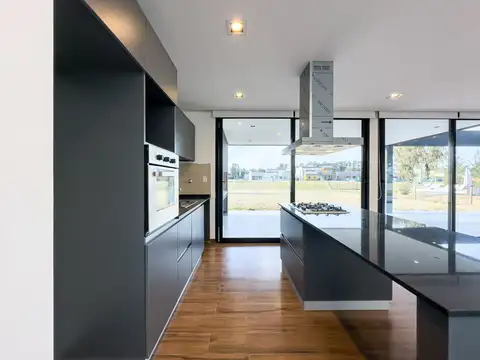CASA 4 AMBIENTES EN VENTA CAMPO DAROMY SAN VICENTE