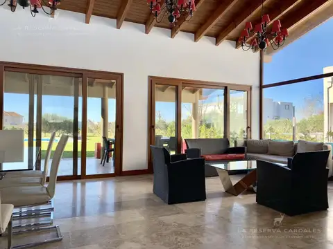 Casa en Alquiler con 2 cocheras