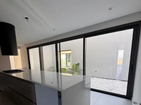Casa 7 ambientes con 3 baños