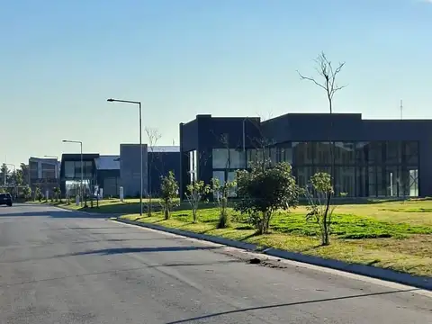 TERRENO COMERCIAL EN ALQUILER - ZONA ESTRATEGICA FUNES