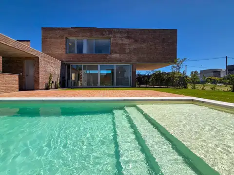 CASA MODERNA, A ESTRENAR Y DE 3 DORMITORIOS EN ALQUILER EN EL MOLINO ROLDAN