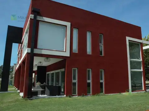 Casa en Venta con 4 cocheras
