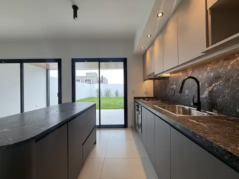 VENTA DUPLEX TERRAZAS DE MANANTIALES 3 DORMITORIOS