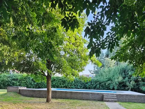 Casa en Venta con 3 cocheras