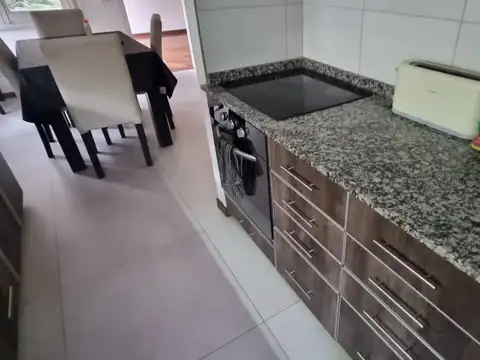EN VENTA EN PALOMAR A MTS. DEL ACCESO OESTE EN ESQ. SOBRE AV. PRINCIPAL, CHALET 4 AMB. - FICHA 9933