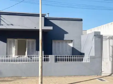 Casa 4 ambientes con 1 baño