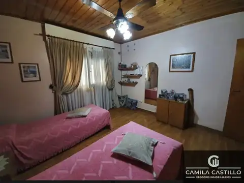 Casa en Alquiler con 2 cocheras