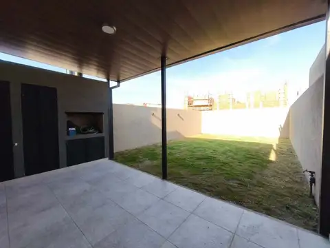 Casa en Alquiler con 1 cochera