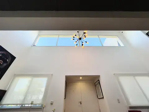 Casa en Venta con 4 cocheras
