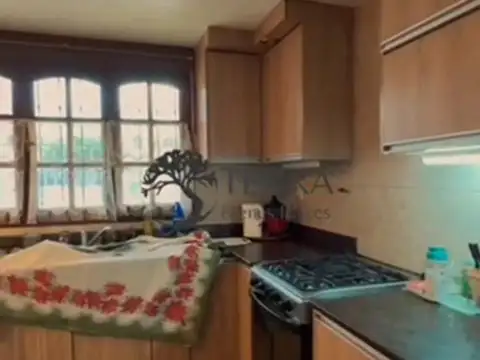 Exc Casa 3 dorm vta gge/qcho/esc/jard Carolinos al 300