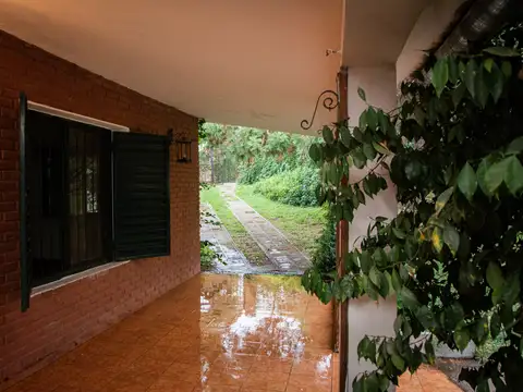 HERMOSA CASA - 2 DORM- A 100m del CASCO HISTORICO