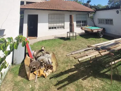 BLOQUE CON CASA, DEPARTAMENTO Y LOCAL EN HUDSON U$S 98.000.-