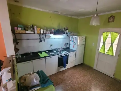 BLOQUE CON CASA, DEPARTAMENTO Y LOCAL EN HUDSON U$S 98.000.-